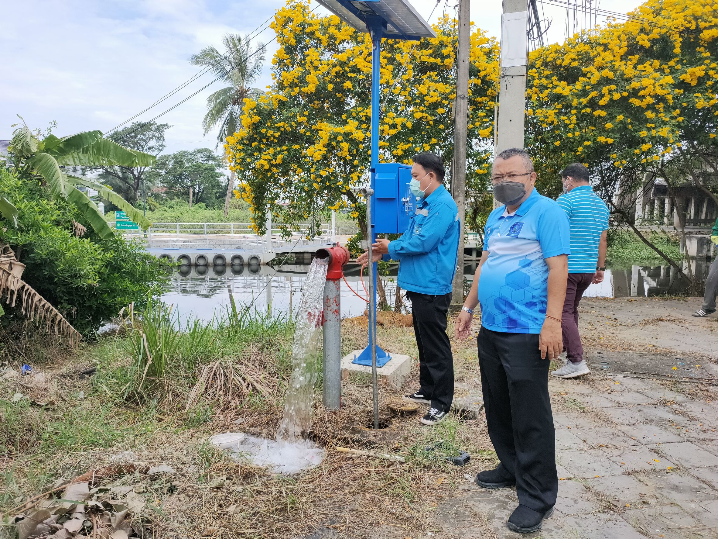 กปภ.สาขาสมุทรสาคร ลงพื้นที่ติดตามตรวจสอบสาเหตุ และแก้ปัญหาน้ำไหลอ่อน เพื่อบรรเทาความเดือดร้อนให้กับลูกค้า