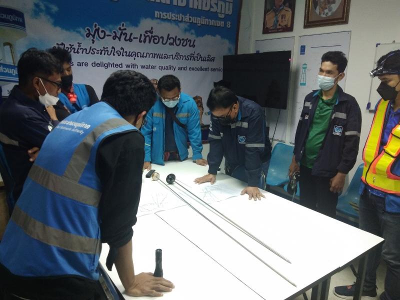 กปภ.สาขาศีขรภูมิลงพื้นที่เดินสำรวจหาท่อแตกท่อรั่วตามแผนปฏิบัติการลดน้ำสูญเสียหน่วยบริการสำโรงทาบ