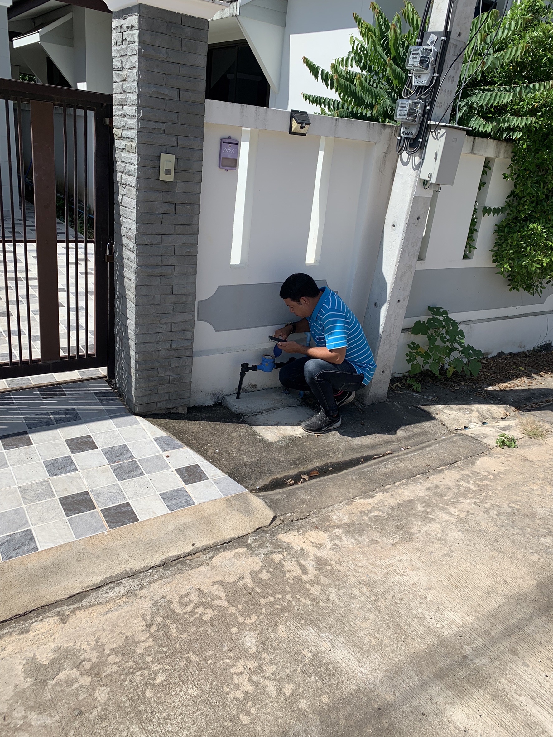 สู้ไม่ถอยแม้แดดจะร้อนเพียงใด เร่งคืนรายได้ให้องค์กร เพราะมิเตอร์คือเงิน