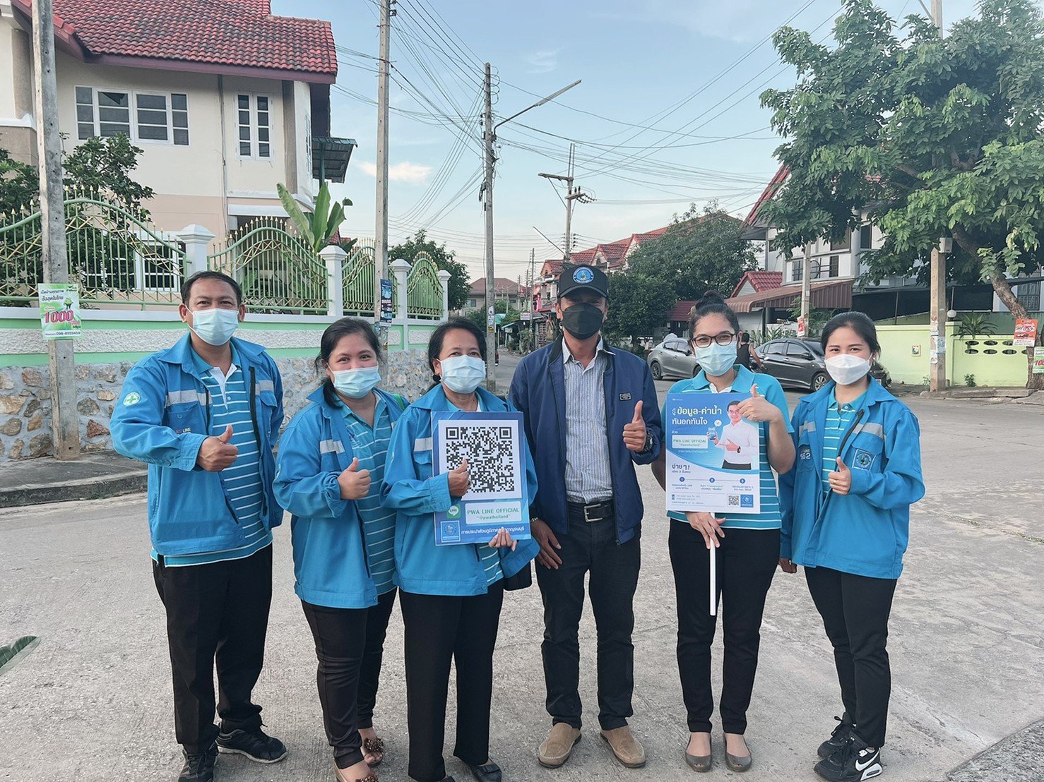 กปภ.สาขากาญจนบุรี ออกหน่วยเชิงรุกให้บริการแนะนำการใช้งาน PWA Line Official ถึงบ้านลูกค้า