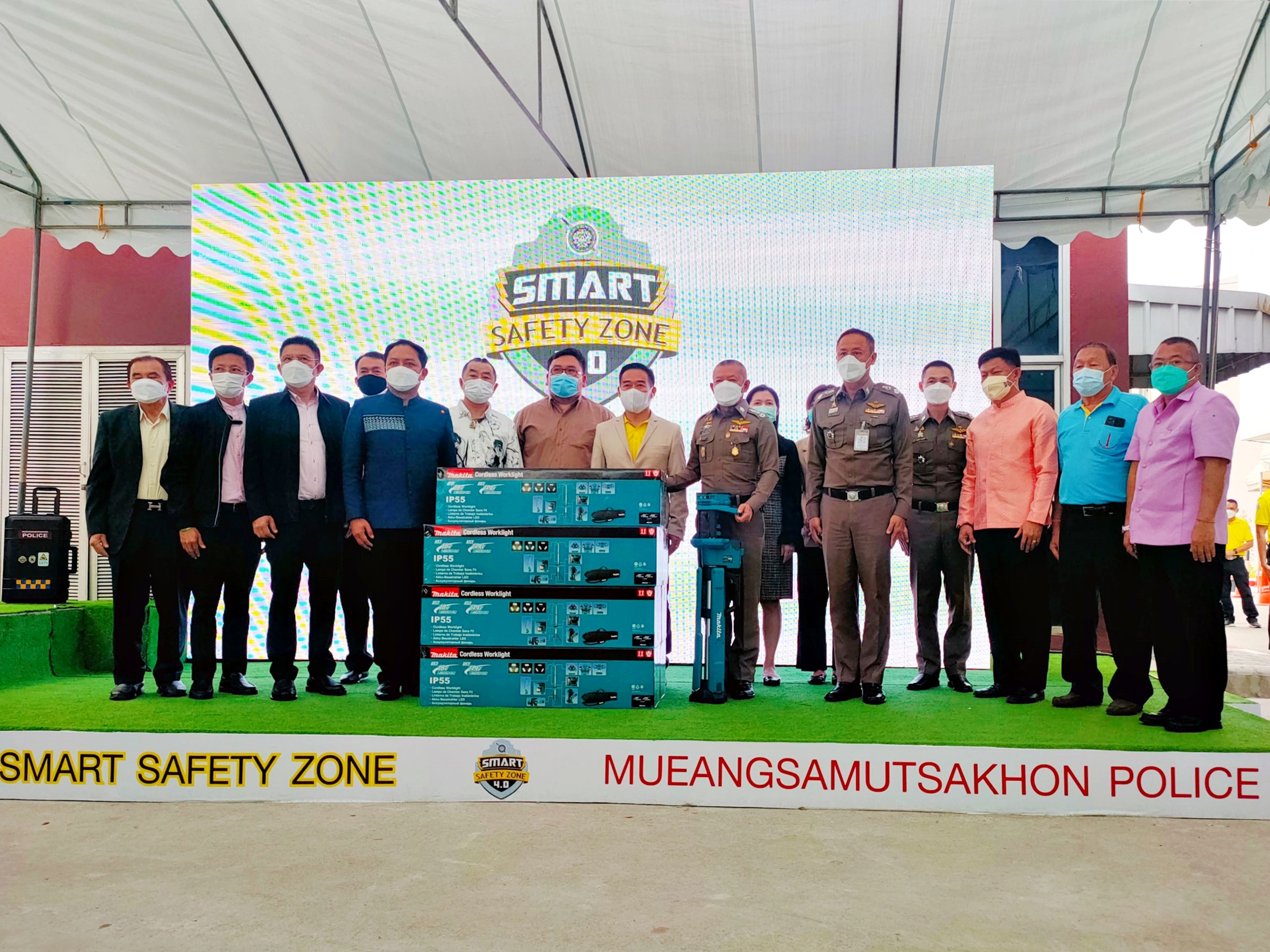 กปภ.สาขาสมุทรสาคร สมุทรสาคร มอบน้ำดื่มบรรจุขวดสนับสนุนโครงการsmart safety zone 4.0