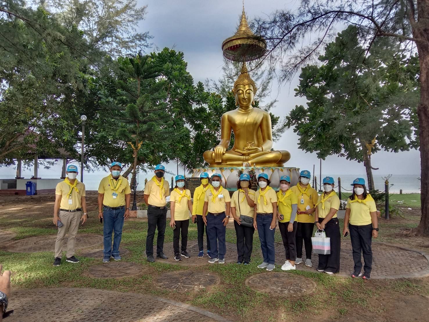 กปภ.สาขาตะกั่วป่า ร่วมกิจกรรมจิตอาสา เนื่องในวันคล้ายวันพระบรมราชสมภพ พระบาทสมเด็จพระบรมชนกาธิเบศร มหาภูมิพลอดุลยเดชมหาราช บรมนาถบพิตร 5 ธันวาคม 2564