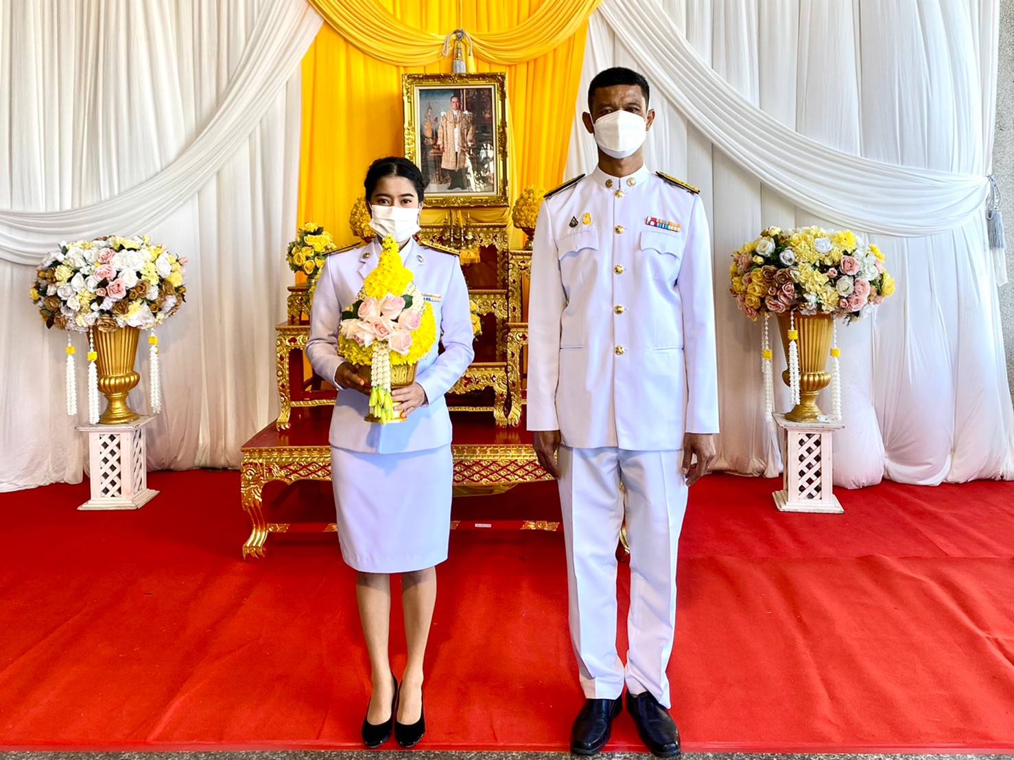การประปาส่วนภูมิภาคสาขากระบี่ ร่วมพิธีวางพานพุ่มดอกไม้และถวายบังคม เนื่องในวันคล้ายวันพระบรมราชสมภพของ พระบาทสมเด็จพระบรมชนกาธิเบศร มหาภูมิพลอดุลยเดชมหาราช บรมนาถบพิตร วันชาติ และวันพ่อแห่งชาติ