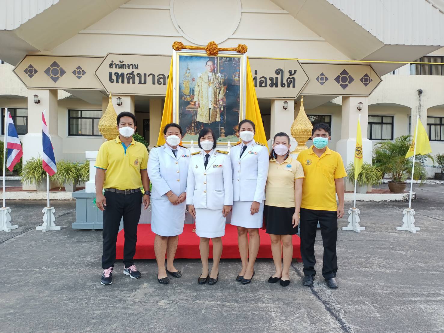 กปภ.สาขาคลองท่อม เข้าร่วมพิธีทำบุญตักบาตรถวายเป็นพระราชกุศล เนื่องในวันคล้ายวันพระบรมราชสมภพ พระบาทสมเด็จพระบรมชนกาธิเบศร มหาภูมิพลอดุลยเดชมหาราช บรมนาถบพิตร วันชาติ และวันพ่อแห่งชาติ