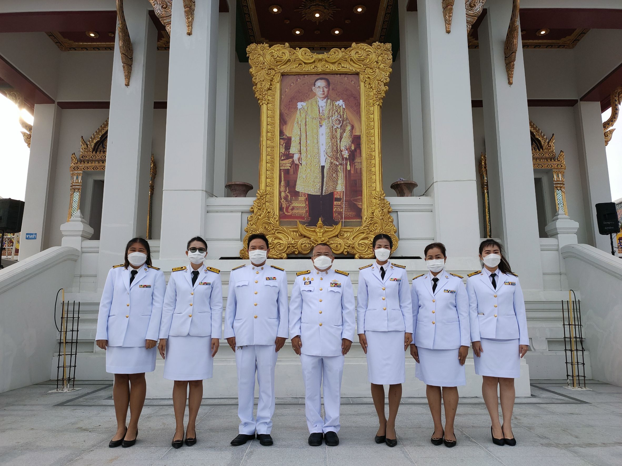 กปภ.สาขาสมุทรสาคร ร่วมพิธีเนื่องในวันคล้ายวันพระบรมราชสมภพ พระบาทสมเด็จพระบรมชนกาธิเบศร มหาภูมิพลอดุลยเดชมหาราช บรมนาถบพิตร วันชาติ และวันพ่อแห่งชาติ ประจำปี 2564