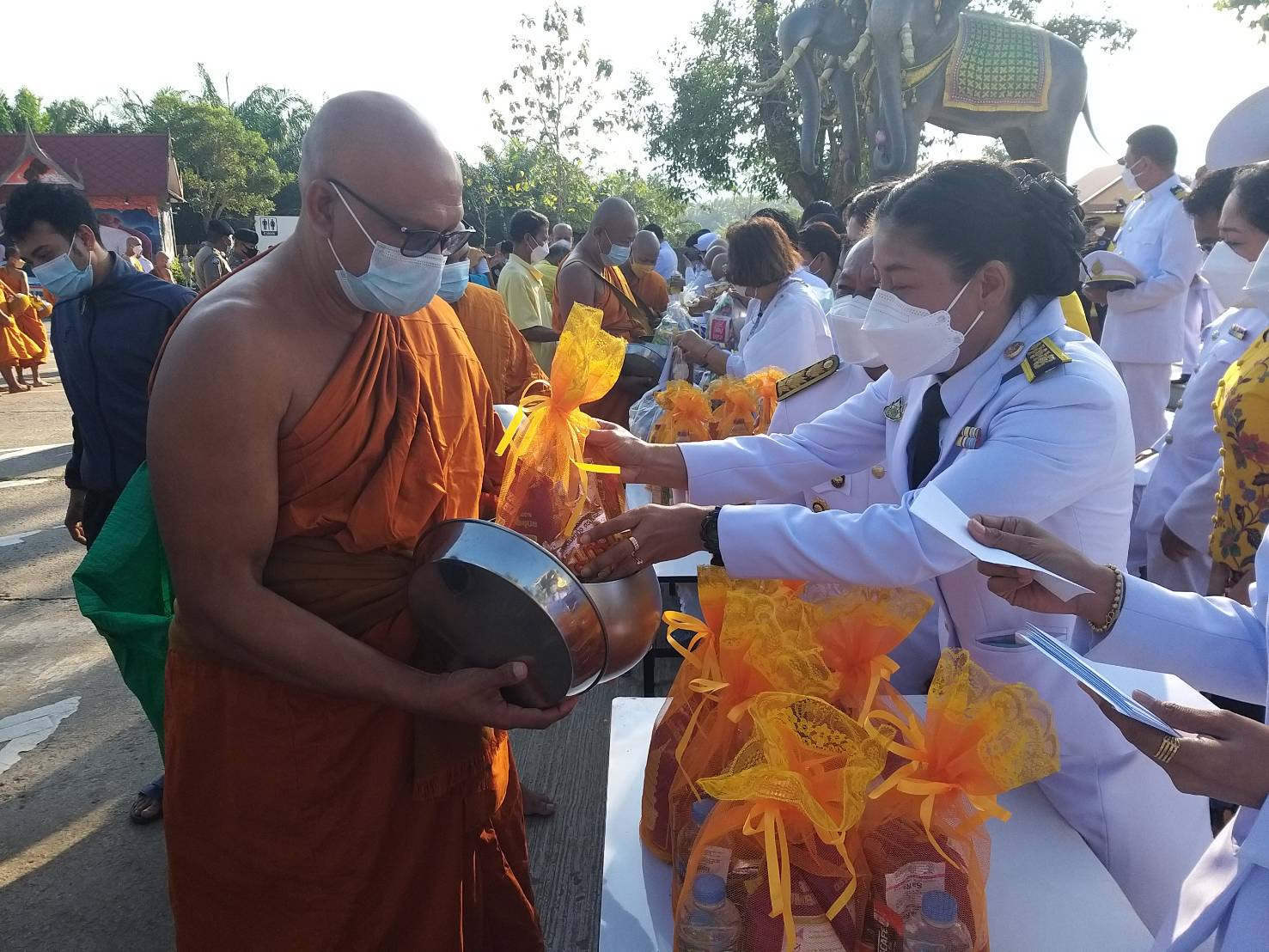 กปภ.สาขาอ่าวลึก ร่วมกิจกรรมเนื่องในวันคล้ายวันพระบรมราชสมภพ พระบาทสมเด็จพระบรมชนกาธิเบศร มหาภูมิพลอดุลยเดชมหาราช บรมนาถบพิตร วันชาติ และวันพ่อแห่งชาติ 5 ธันวาคม 2564