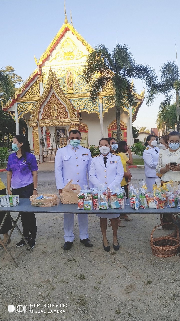 กปภ.สาขาตะกั่วป่า เข้าร่วมพิธีทำบุญตักบาตรเพื่อถวายเป็นพระราชกุศล เนื่องในวันคล้ายวันพระบรมราชสมภพ พระบาทสมเด็จพระบรมชนกาธิเบศร มหาภูมิพลอดุลยเดชมหาราช บรมนาถบพิตร วันชาติ และวันพ่อแห่งชาติ