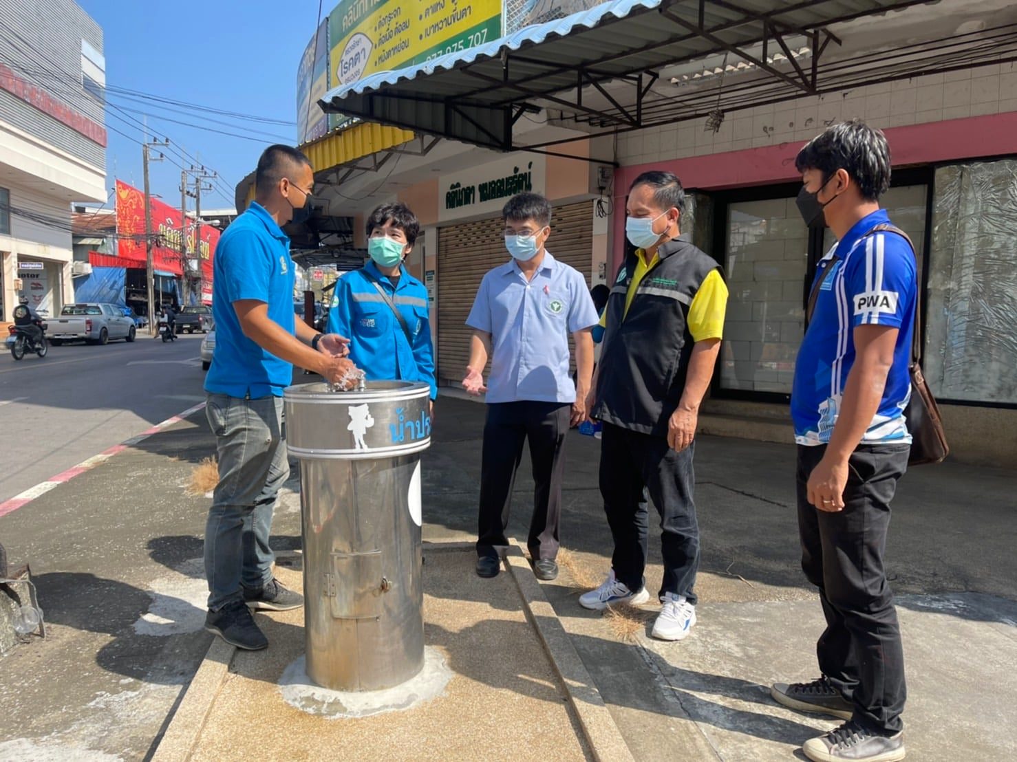 การประปาส่วนภูมิภาคสาขาชุมพรพร้อมด้วยคณะทำงานโครงการ Water is Life ของการประปาส่วนภูมิภาคเขต 4 ร่วมกับเจ้าหน้าที่จากสาธารณสุขจังหวัดชุมพร ลงพื้นที่ตรวจประเมินคุณภาพน้ำประปา