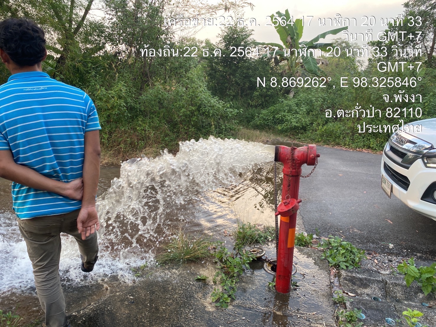 การประปาส่วนภูมิภาคสาขาตะกั่วป่า ดำเนินการตามแผนงานบริการและควบคุมน้ำสูญเสีย โบล์วน้ำเพื่อระบายตะกอนในเส้นท่อ