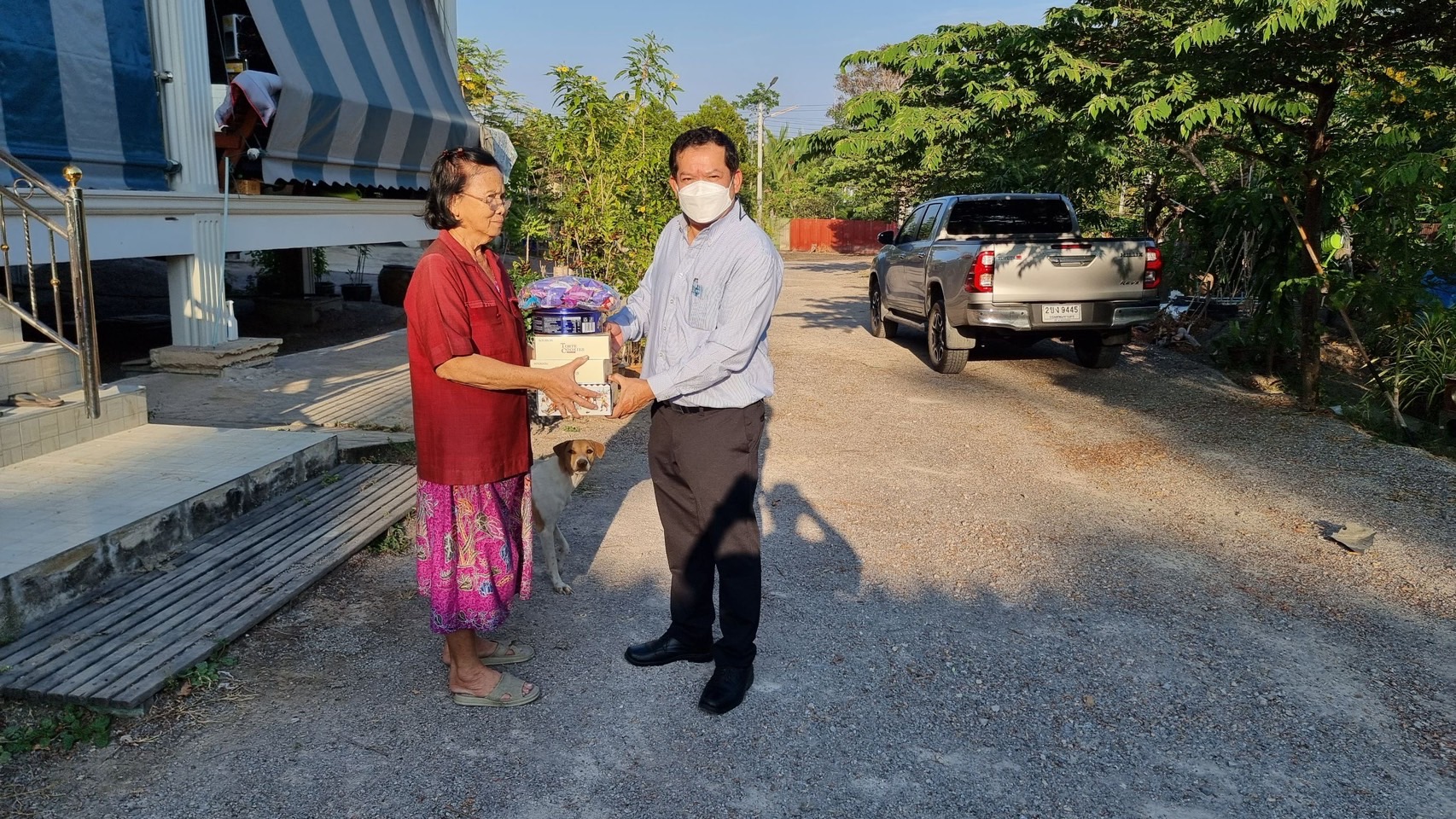 กปภ.สาขาสมุทรสงคราม ลงพื้นที่ตรวจสอบแรงดันน้ำประปาและเยี่ยมเยือนลูกค้า ณ บริเวณ หมู่ที่ 4 ตำบลแหลมใหญ่