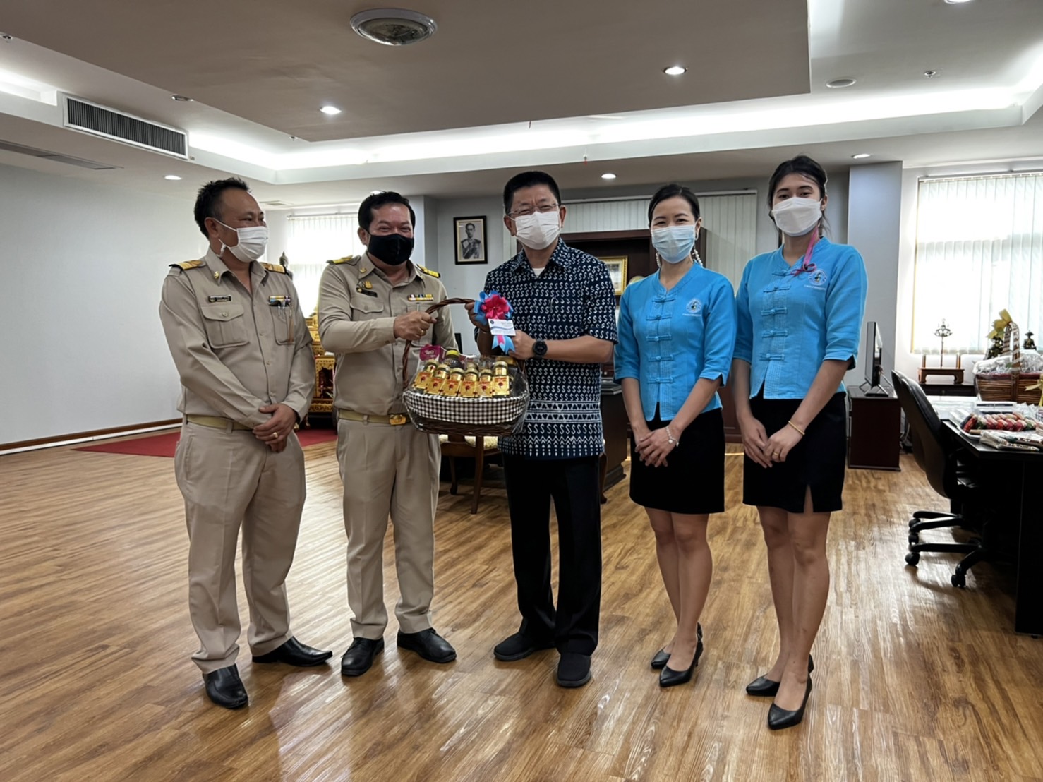 กปภ.สาขาสมุทรสงคราม เข้าพบผู้ว่าราชการจังหวัดสมุทรสงคราม เพื่อแสดงความยินดีในโอกาสรับตำแหน่งใหม่ และ ขอพรเนื่องในวาระดิถีขึ้นปีใหม่ พ.ศ. 2565