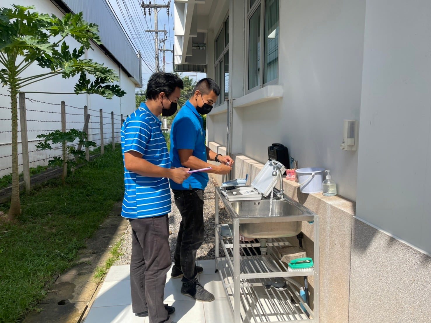 การประปาส่วนภูมิภาคสาขาชุมพรตรวจสอบคุณภาพน้ำในระบบจ่ายน้ำ ณ การไฟฟ้าส่วนภูมิภาคสาขาปากน้ำชุมพร