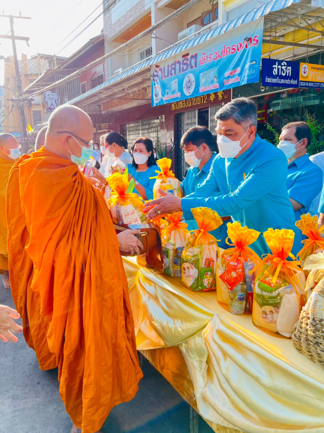 การประปาส่วนภูมิภาคสาขาชุมพร ร่วมกิจกรรมทำบุญตักบาตรร่วมกับจังหวัดชุมพร เนื่องในวันขึ้นปีใหม่ไทย 2565