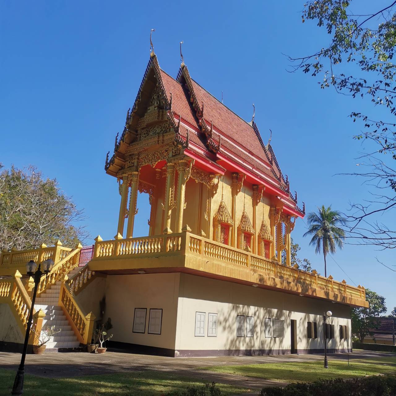 กปภ.สาขาอุดรธานีร่วมกับชมรมพุทธศาสนา ร่วมบุญโรงทานแจกน้ำดื่มตราสัญลักษณ์ กปภ.