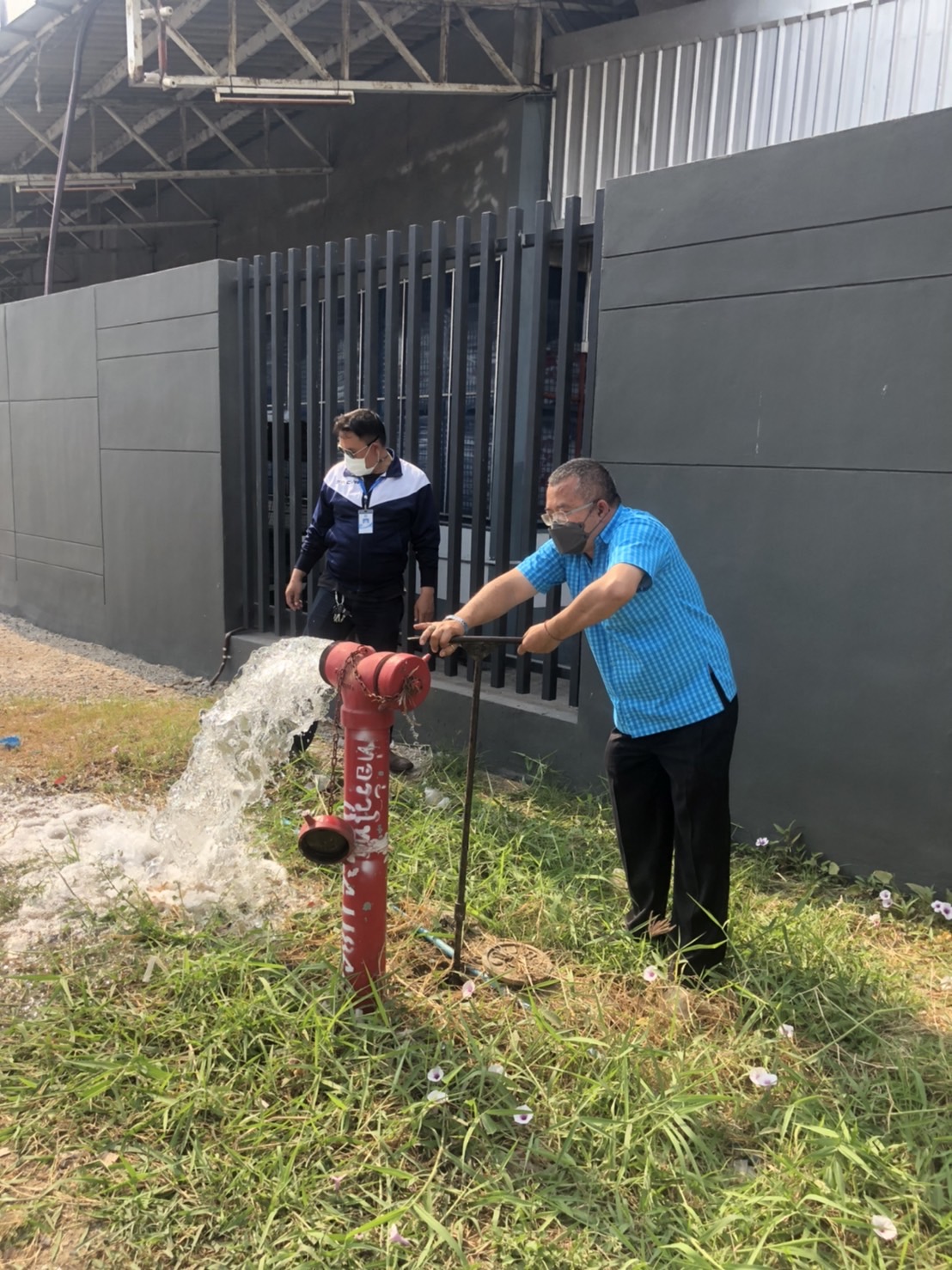 กปภ.สาขาสมุทรสาคร ฯ ลงพื้นที่ให้บริการลูกค้าสร้างความมั่นใจในคุณภาพ และบริการให้แก่ลูกค้า กปภ.