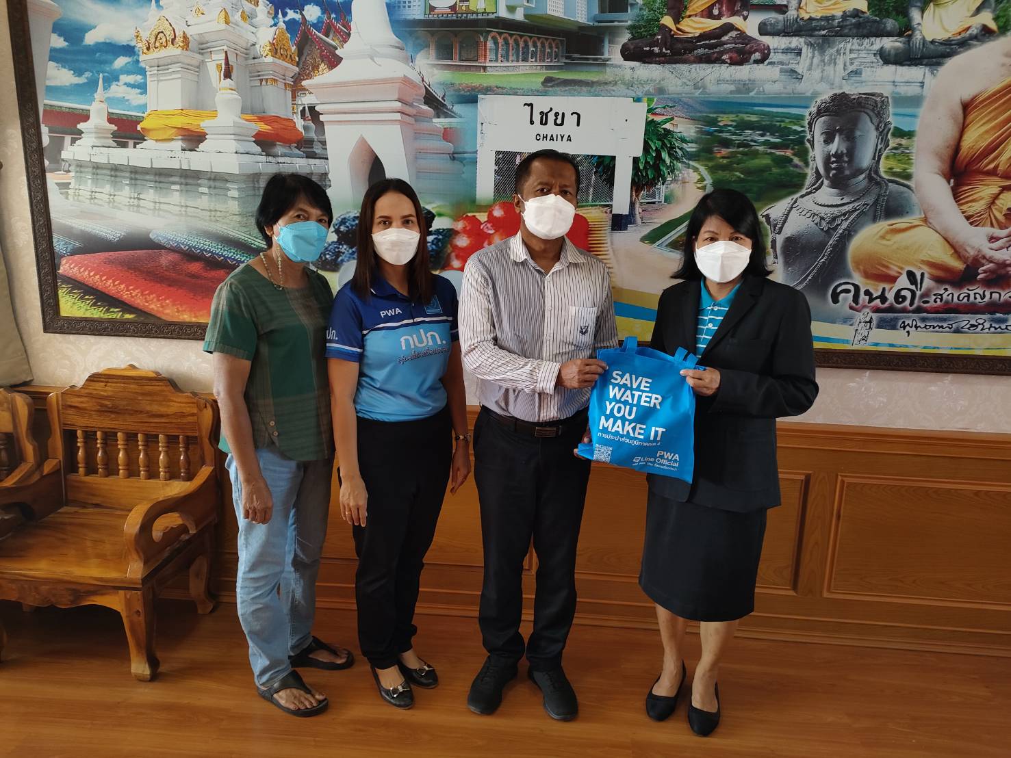 การประปาส่วนภูมิภาคสาขาไชยา เดินทางเข้าพบปะแสดงความยินดีกับ นายชวลิต โรจนรัตน์ นายอำเภอไชยา เนื่องในโอกาสเข้ารับตำแหน่งนายอำเภอไชยาคนใหม่ ณ ที่ว่าการอำเภอไชยา ทั้งนี้ถือเป็นการสร้างความสัมพันธ์อันดี ระหว่าง กปภ.สาขาไชยา กับหน่วยงานราชการส่วนท้องถิ่น เพื่อประโยชน์ในการประสานความร่วมมือในการให้บริการประชาชนต่อไป