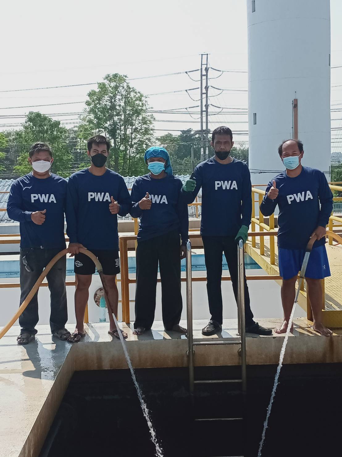 กปภ.สาขาพนมทวน ปฏิบัติตามแผนงานโครงการจัดการน้ำสะอาด WSP ล้างถังตกตะกอนประจำเดือน กุมภาพันธ์ ๒๕๖๕