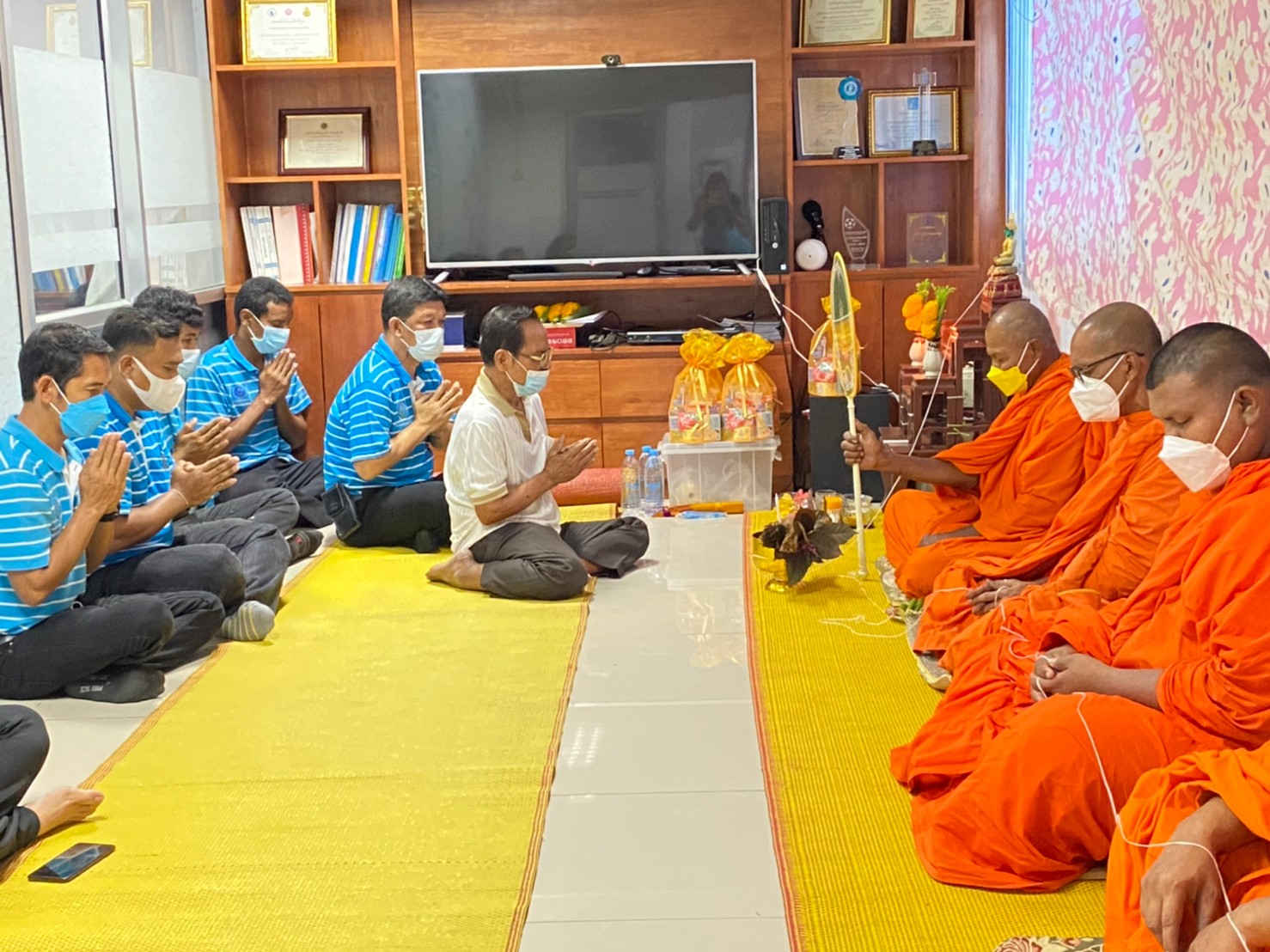 วันศุกร์ที่ 25 กุมภาพันธ์ 2565 การประปาส่วนภูมิภาคสาขากาญจนดิษฐ์ โดยนายสุรพงศ์ สมหวัง ผู้จัดการการประปาส่วนภูมิภาคสาขากาญจนดิษฐ์ พร้อมหัวหน้างาน พนักงานและเจ้าหน้าที่ในสังกัด ร่วมจัดกิจกรรมเนื่องในวันคล้ายวันสถาปนา การประปาส่วนภูมิภาค ครบรอบ 43 ปี