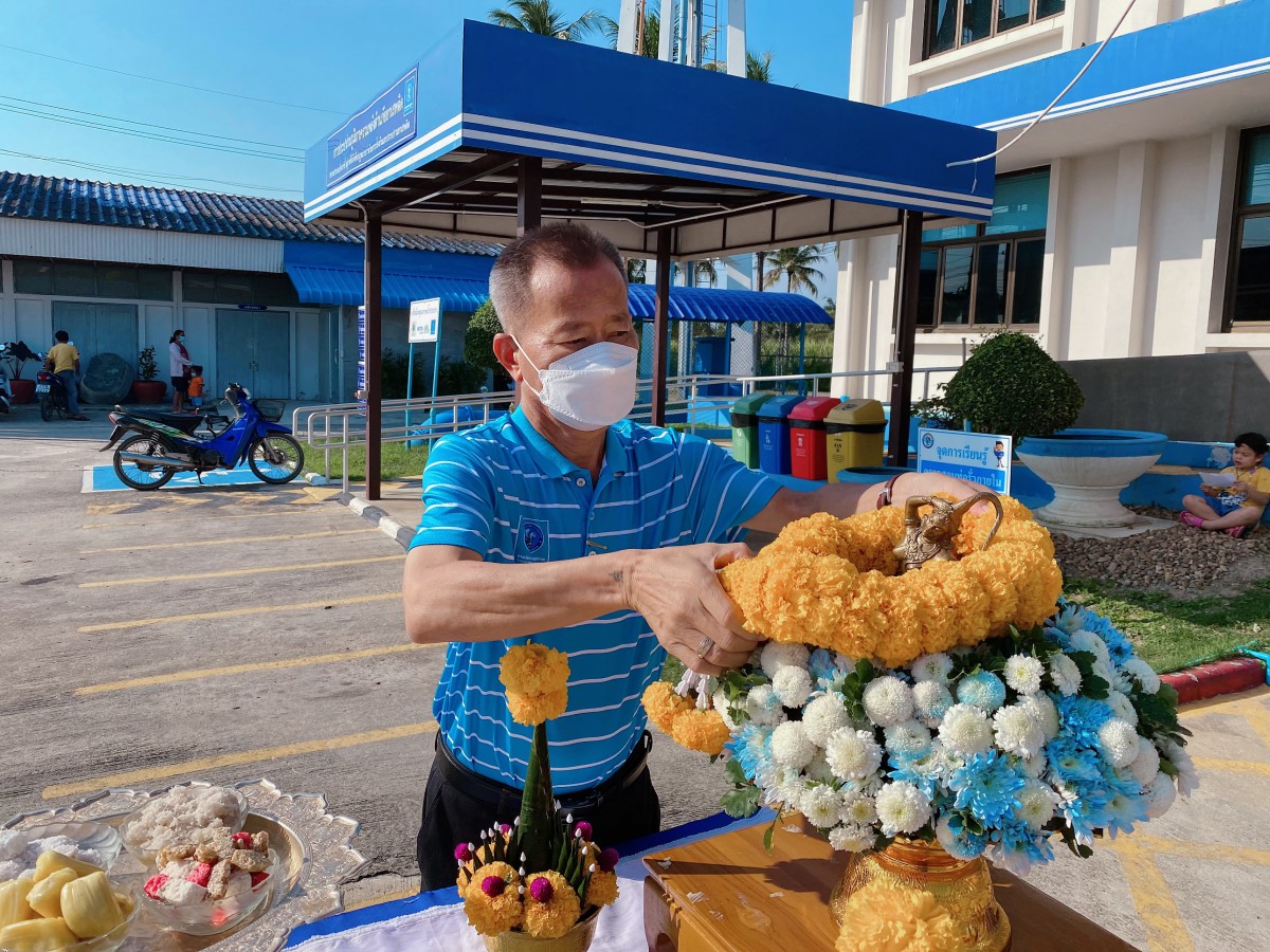 การประปาส่วนภูมิภาคสาขากุยบุรี จัดพิธีสักการะบูชาพระแม่ธรณีวิสุทธิสรรพสักขีบารมีธำรงชล ศาลพระภูมิเจ้าที่และสิ่งศักดิ์สิทธิ์ เนื่องในโอกาสวันคล้ายวันสถาปนา กปภ.ครบรอบ 43 ปี