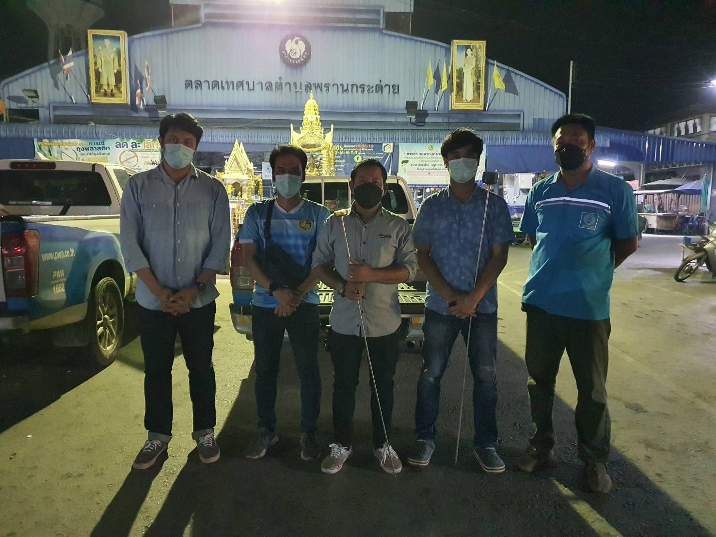 กปภ.สาขากำแพงเพชร รวมพลังพนักงานเร่งหาท่อแตกรั่วต่อเนื่องคืนที่ 2 พบจุดแตกรั่วเร่งซ่อมทันที