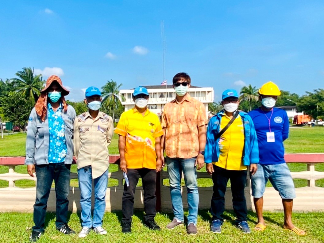 การประปาส่วนภูมิภาคสาขากระบี่ ดำเนินงานตามแผนบริหารจัดการน้ำสูญเสียเชิงรุก เดินหน้าลงพื้นที่ ตำบลกระบี่ใหญ่ อำเภอเมืองกระบี่ จังหวัดกระบี่ เดินเท้าหาท่อแตกรั่ว พร้อมซ่อมปิดจุด เพื่อลดการเกิดน้ำสูญเสีย แก้ปัญหาน้ำไหลอ่อน
