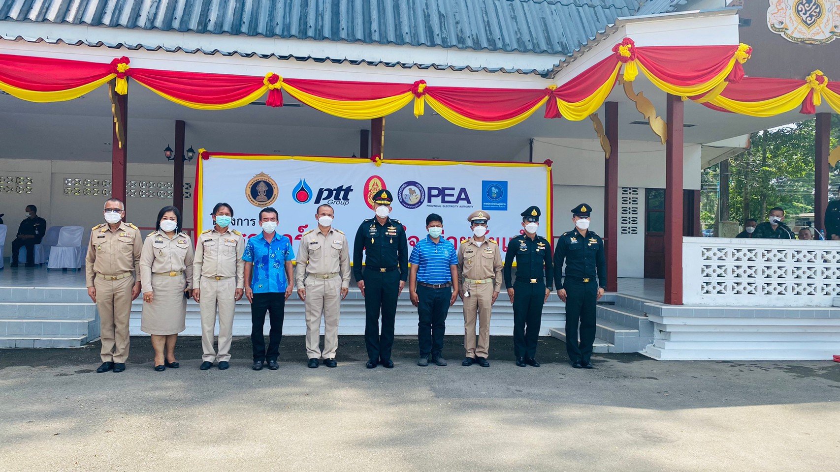 การประปาส่วนภูมิภาคสาขาชุมพรร่วมพิธี เปิดโครงการ "ราษฎร์ รัฐ ร่วมใจ ช่วยภัยแล้ง" ประจำปี 2565 ณ บริเวณลานพื้นแข็ง หน้าศาลา เขตอุดมศักดิ์ ค่ายเขตอุดมศักดิ์ ตำบลวังใหม่ อำเภอเมือง จังหวัดชุมพร