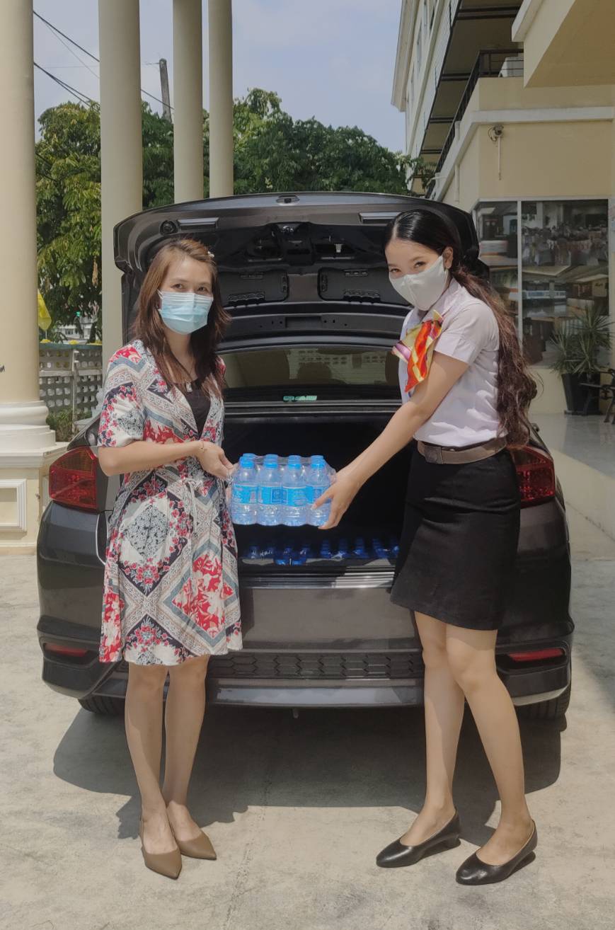 กปภ.สาขาภูเก็ต สนับสนุนน้ำดื่มบรรจุขวดตราสัญลักษณ์ ให้กับสำนักงานพาณิชย์จังหวัดภูเก็ต เพื่อใช้ในกิจกรรม คนตงห่อ ยกชั้น แบ่งปัน ทุกข์  สุข