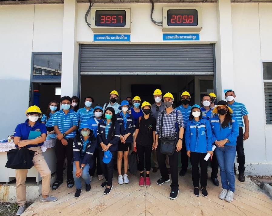 กปภ.สาขาภูเก็ต  นำคณะผู้แทนจาก Wise และสภาน้ำแห่งเมืองมิลวอกี เข้าเยี่ยมชมระบบบำบัดน้ำเสียของเทศบาลเมืองป่าตอง พร้อมดูกระบวนการผลิตน้ำประปาที่สถานีผลิตน้ำคลองกะทะ แหล่งน้ำดิบคลองกะทะ และระบบผลิตน้ำประปาจากบริษัท ซุปเปอร์ วอเตอร์ จำกัด