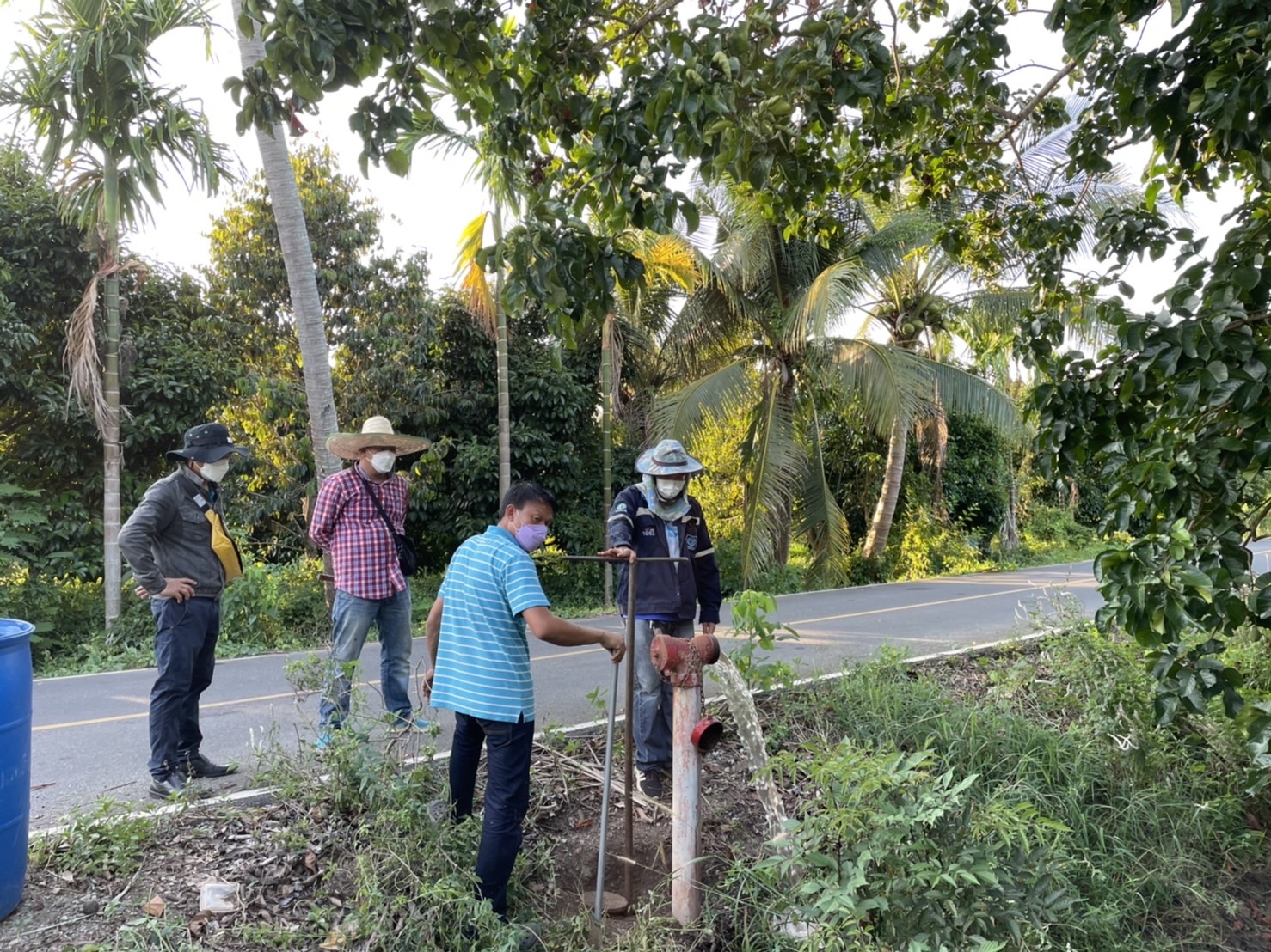 การประปาส่วนภูมิภาคสาขาขลุง ออกสำรวจหาท่อรั่ว ในพื้นตำบลพลิ้ว-บางสระเก้า