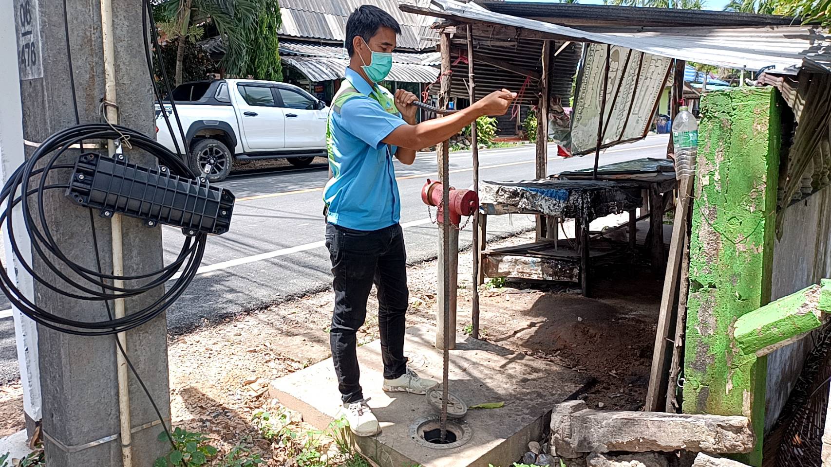 วันพฤหัสบดีที่ 26 พฤษภาคม 2565 การประปาส่วนภูมิภาคสาขากาญจนดิษฐ์ ภายใต้การบริหารงานโดยนายสุรพงศ์  สมหวัง ผู้จัดการการประปาส่วนภูมิภาคสาขากาญจนดิษฐ์  มอบหมายหัวหน้างานบริการและควบคุมน้ำสูญเสียและพนักงานในสังกัด ลงพื้นที่ตำบลท่าอุแท ตำบลพลายวาส ตำบลกะแดะ   ออกทำ Step test ค้นหาท่อรั่ว เส้นท่อจ่ายน้ำเส้นใหม่จาก สถานีจ่ายน้ำวิภาวดี ไปถึงตลาดกาญจนดิษฐ์ อ.กาญจนดิษฐ์  จ.สุราษฎร์ธานี เพื่อค้นท่อแตกท่อรั่วและเพิ่มปริมาณน้ำจ่ายให้ลูกค้าได้ดียิ่งขึ้น