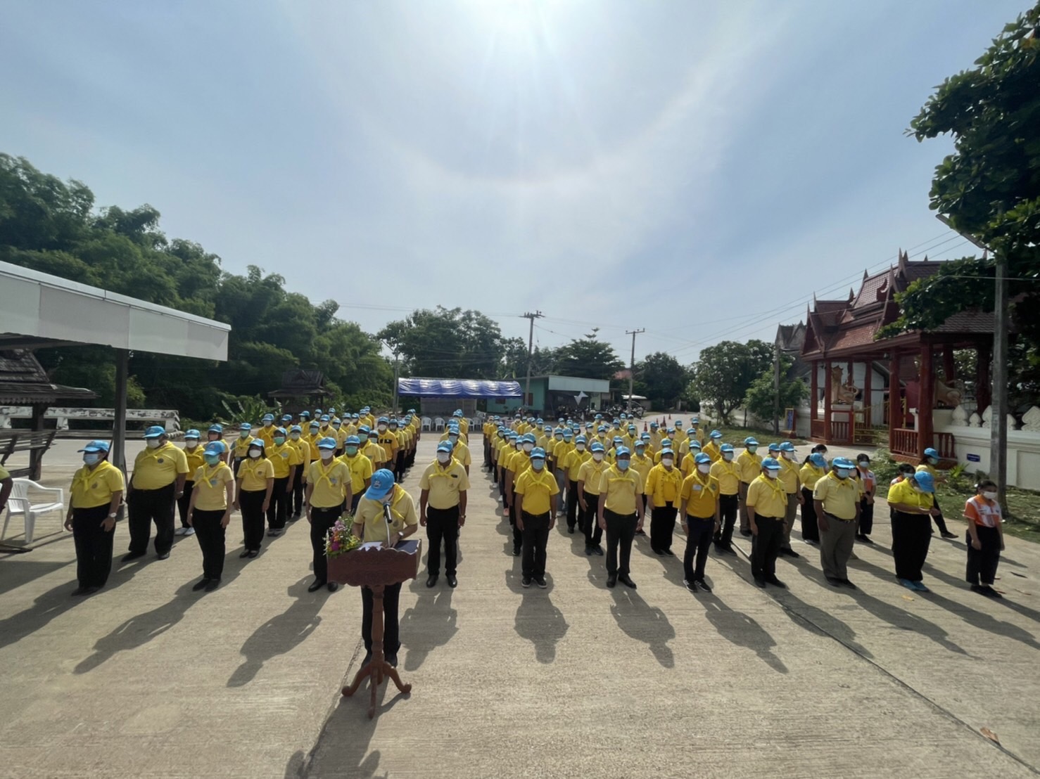 เมื่อวันที่ 2 มิถุนายน 2565 เวลา 08.30 น. กปภ.สาขาเกาะคา นำโดยนางอรวรรณ รัตนจักร์ ผู้จัดการการประปาส่วนภูมิภาคสาขาเกาะคา มอบหมายให้นายเสรี วุฒิไกรวัฒน์ หัวหน้างานบริการและควบคุมน้ำสูญเสีย พร้อมด้วยพนักงานในสังกัด เข้าร่วมกิจกรรมจิตอาสาพัฒนา "ปลูกต้นไม้" กิจกรรมเฉลิมพระเกียรติสมเด็จพระนางเจ้าฯ พระบรมราชินี เนื่องในโอกาสวันเฉลิมพระชนมพรรษา 3 มิถุนายน 2565 ณ ริมตลิ่งลำน้ำแม่ยาวบ้านม่วงน้อย หมู่ 3 ตำบลเกาะคาคา อำเภอเกาะคา จังหวัดลำปาง
