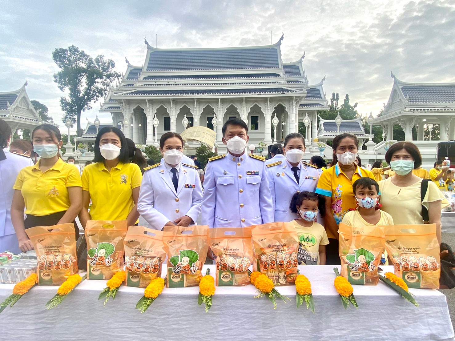 การประปาส่วนภูมิภาคสาขากระบี่ ร่วมกิจกรรมเนื่องเนื่องในโอกาสวันเฉลิมพระชนมพรรษา 70 พรรษา 28 กรกฎาคม 2565 ประกอบพิธีทำบุญตักบาตรเพื่อถวายเป็นราชกุศล