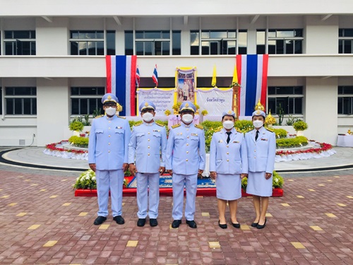 การประปาส่วนภูมิภาคสาขาลำพูน โดย นายพรพจน์  ฑีฆายุ  ผู้จัดการการประปาส่วนภูมิภาคสาขาลำพูน มอบหมายให้ หัวหน้างาน และพนักงานในสังกัดเข้าร่วมกิจกรรม ในพิธีถวายสัตย์ปฏิญาณการเป็นข้าราชการที่ดีและพลังของแผ่นดิน พิธีถวายเครื่องราชสักการะและวางพานพุ่ม และพิธีจุดเทียนถวายพระพรชัยมงคล เนื่องในโอกาสวันเฉลิมพระชนมพรรษาพระบาทสมเด็จพระเจ้าอยู่หัว 28 กรกฎาคม 2565 ณ ลานศาลากลางจังหวัดลำพูน ต.ศรีบัวบาน อ.เมือง จ.ลำพูน