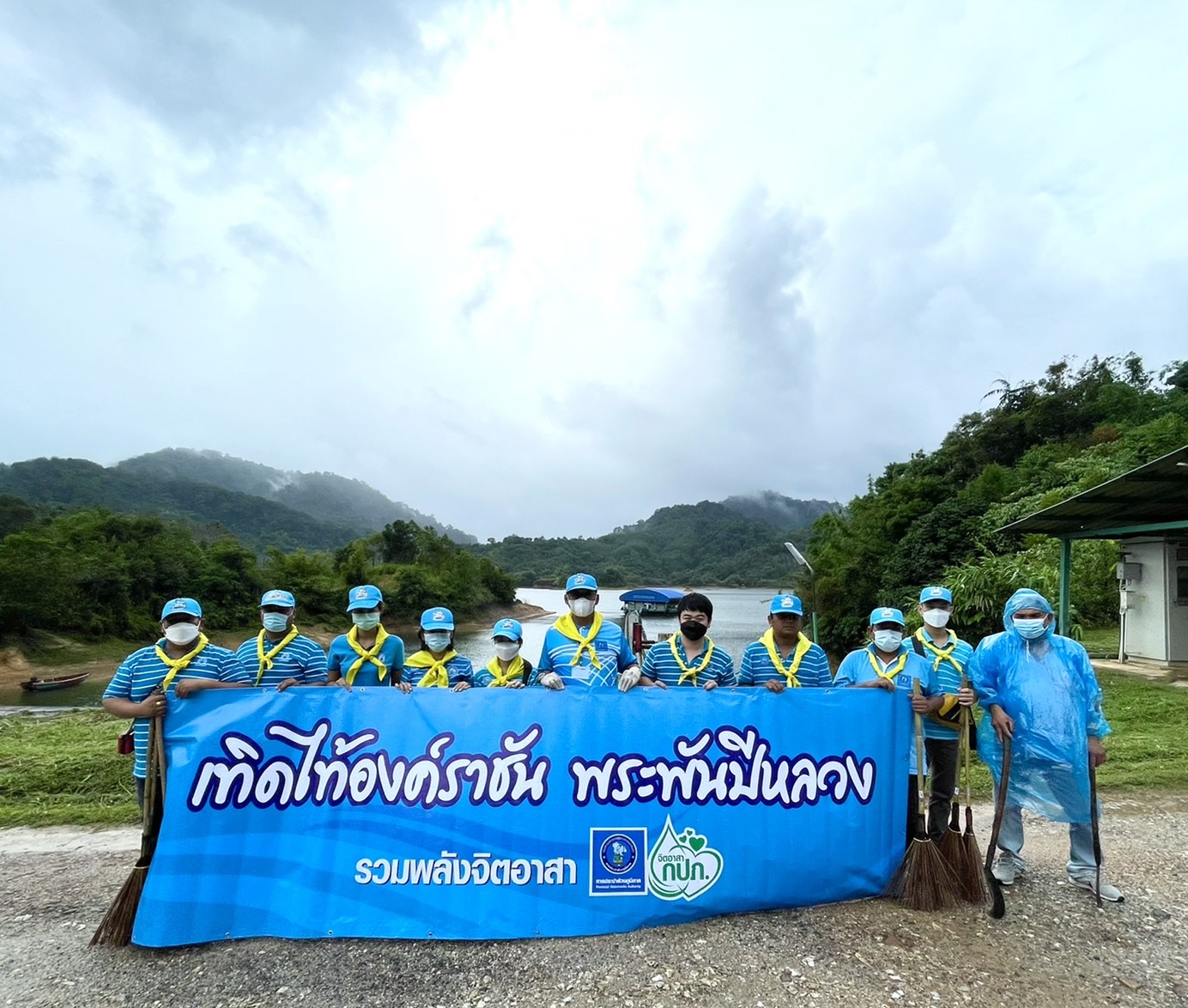กปภ.สาขาระนอง ร่วมกิจกรรมรวมพลังจิตอาสา โครงการเทิดไท้องค์ราชัน พระพันปีหลวง เนื่องในวันเฉลิมพระชนมพรรษาสมเด็จพระนางเจ้าสิริกิติ์ พระบรมราชินีนาถ พระบรมราชชนนีพันปีหลวง