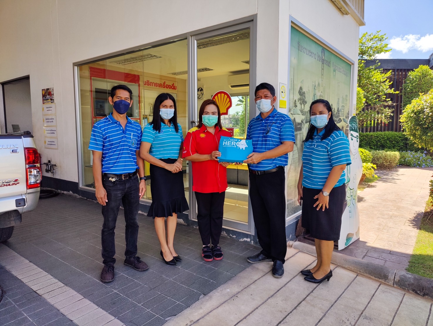 การประปาส่วนภูมิภาคสาขากาญจนดิษฐ์ ลงพื้นที่พบผู้ใช้น้ำรายใหญ่ ภายใต้กิจกรรมมุ่งมั่นเพื่อปวงชน เติมใจให้กันประจำปี 2565 ณ ปั้มน้ำมันเชลล์ท่าทองใหม่ อำเภอกาญจนดิษฐ์ อำเภอกาญจนดิษฐ์ จังหวัดสุราษฎร์ธานี