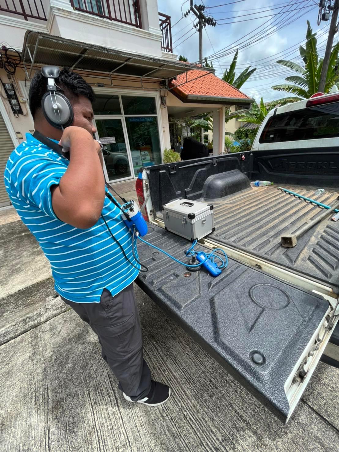 การประปาส่วนภูมิภาคสาขาพังงา ดำเนินงานตามแผนบริหารจัดการน้ำสูญเสียเชิงรุก เร่งเดินหน้าลงพื้นที่ หมู่ที่ 3  ตำบลถ้ำน้ำผุด อำเภอเมือง จังหวัดพังงา เดินเท้าหาท่อแตกรั่ว ในช่วงเวลากลางวัน