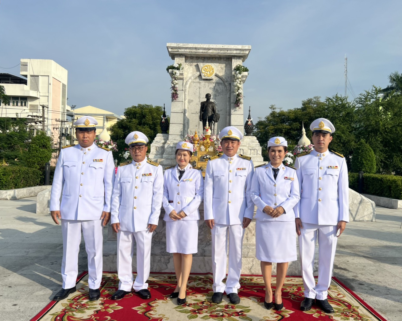 กปภ.สาขาธัญบุรี เข้าร่วมพิธีวางพวงมาลา น้อมรำลึกเนื่องในวันคล้ายวันสวรรคตพระบาทสมเด็จพระจุลจอมเกล้าเจ้าอยู่หัว รัชกาลที่ 5 วันปิยมหาราช