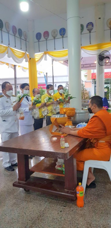 กปภ.สาขาสามพราน ร่วมพิธี ทำบุญตักบาตรถวายพระราชกุศล,พิธีวางพานพุ่มดอกไม้และพิธีถวายบังคม" เนื่องในวันคล้ายวันพระบรมราชสมภพ พระบาทสมเด็จพระบรมชนกาธิเบศร มหาภูมิพลอดุลยเดชมหาราช บรมนาถบพิตร วันชาติ และวันพ่อแห่งชาติ ประจำปี 2565