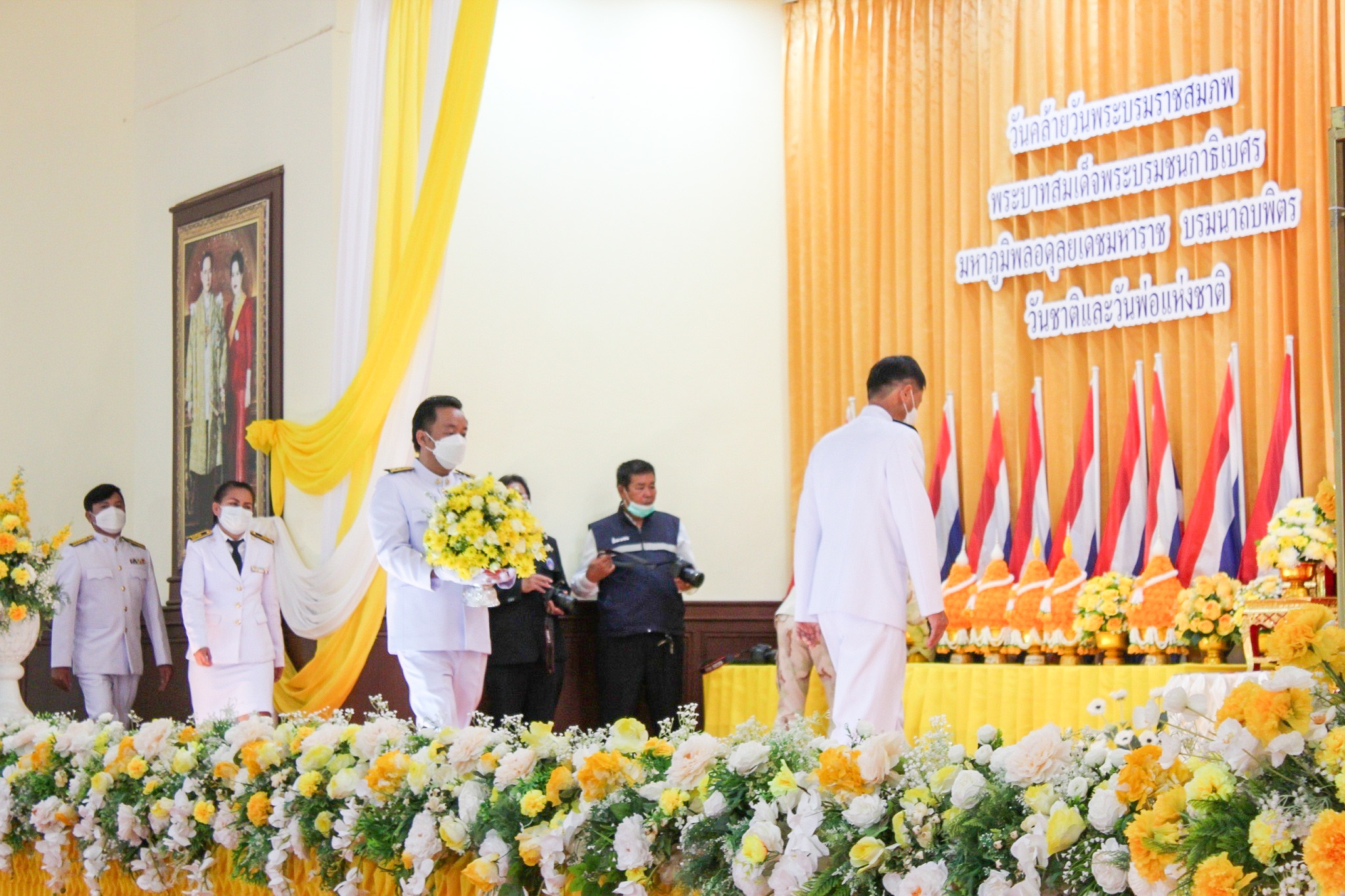 การประปาส่วนภูมิภาคสาขากระนวน  ร่วมทำบุญตักบาตรถวายพระราชกุศลและวางพานพุ่ม 5 ธันวาคม 2565