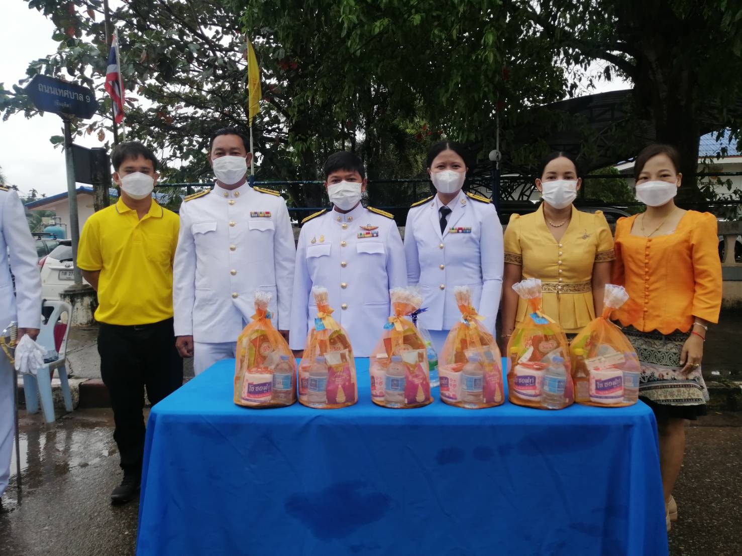 การประปาส่วนภูมิภาคสาขาท่าแซะ ร่วมทำบุญตักบาตรถวายพระราชกุศล 5 ธันวาคม 2565