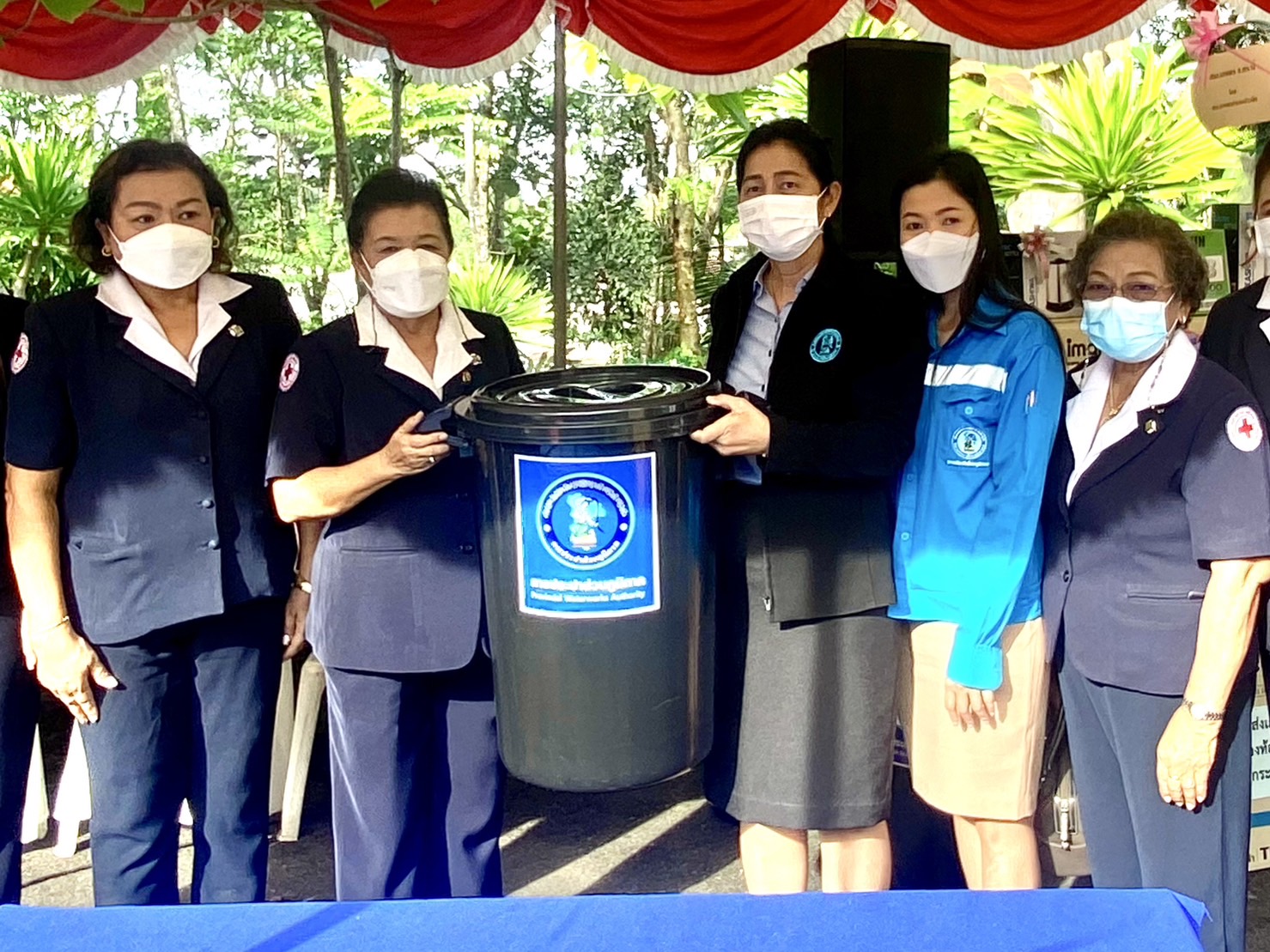 การประปาส่วนภูมิภาคสาขากระบี่ ร่วมกิจกรรมวันรวมน้ำใจให้กาชาด มอบถังน้ำ สนับสนุนของรางวัลออกร้านกาชาดในงานปีใหม่และงานกาชาดประจำปี 2566