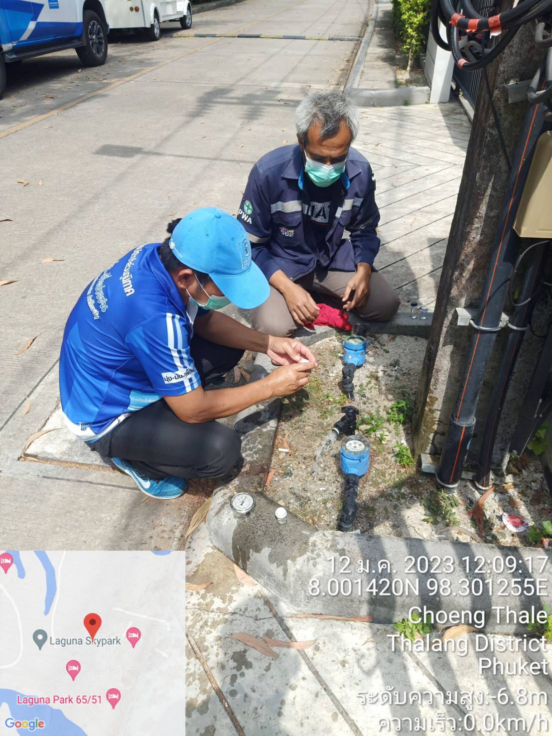 กปภ.สาขาภูเก็ต  ดำเนินการตรวจสอบคุณภาพน้ำประปาบริเวณหมู่บ้านลากูน่า พาร์ค ต.เชิงทะเล อ.ถลาง