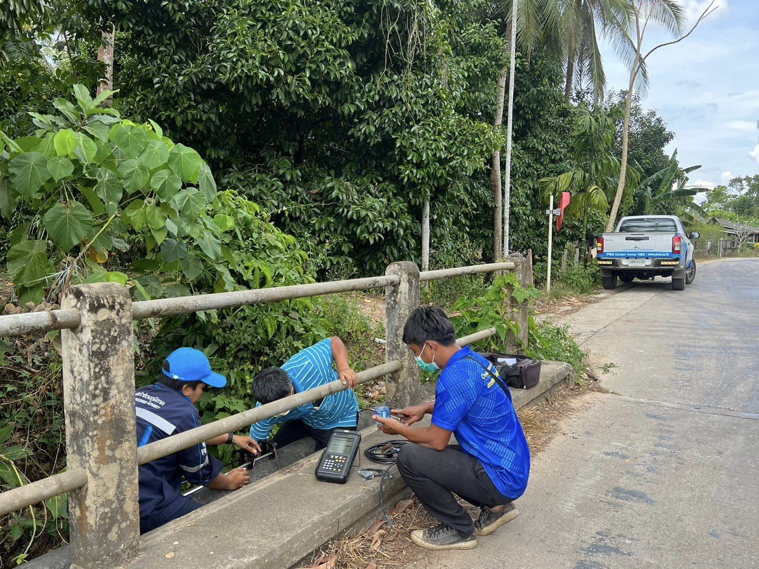 การประปาส่วนภูมิภาคสาขาชุมพร ดำเนินการค้นหาท่อแตกรั่ว ทำ Step Test ตามแผนงานบริการและควบคุมน้ำสูญเสียตำบลหาดพันไกร อำเภอเมืองชุมพร จังหวัดชุมพร
