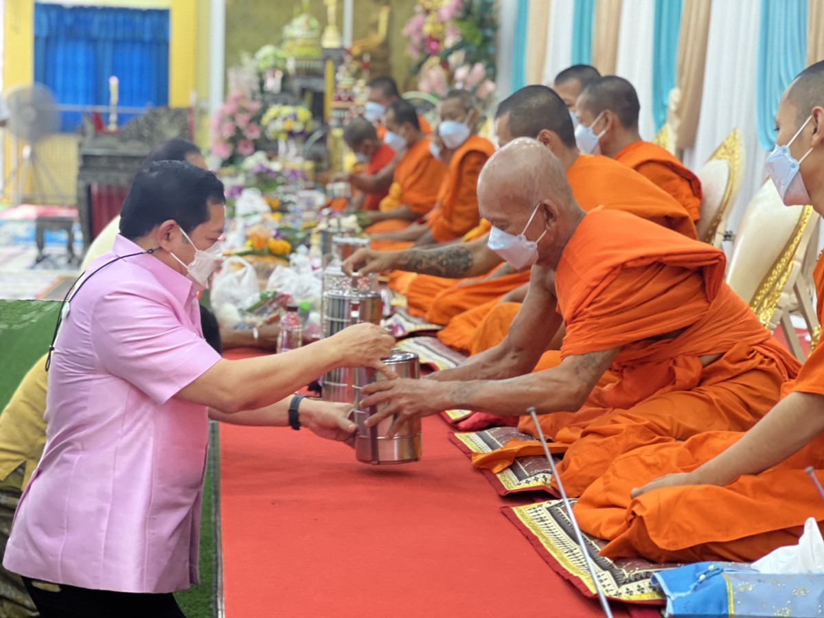 กปภ.สาขาสมุทรสงคราม ร่วมทำบุญตักบาตรในโครงการชูธรรมนำชีวิต ณ  วัดศรีศรัทธาธรรม ต.คลองเขิน อ.เมืองฯ จ.สมุทรสงคราม