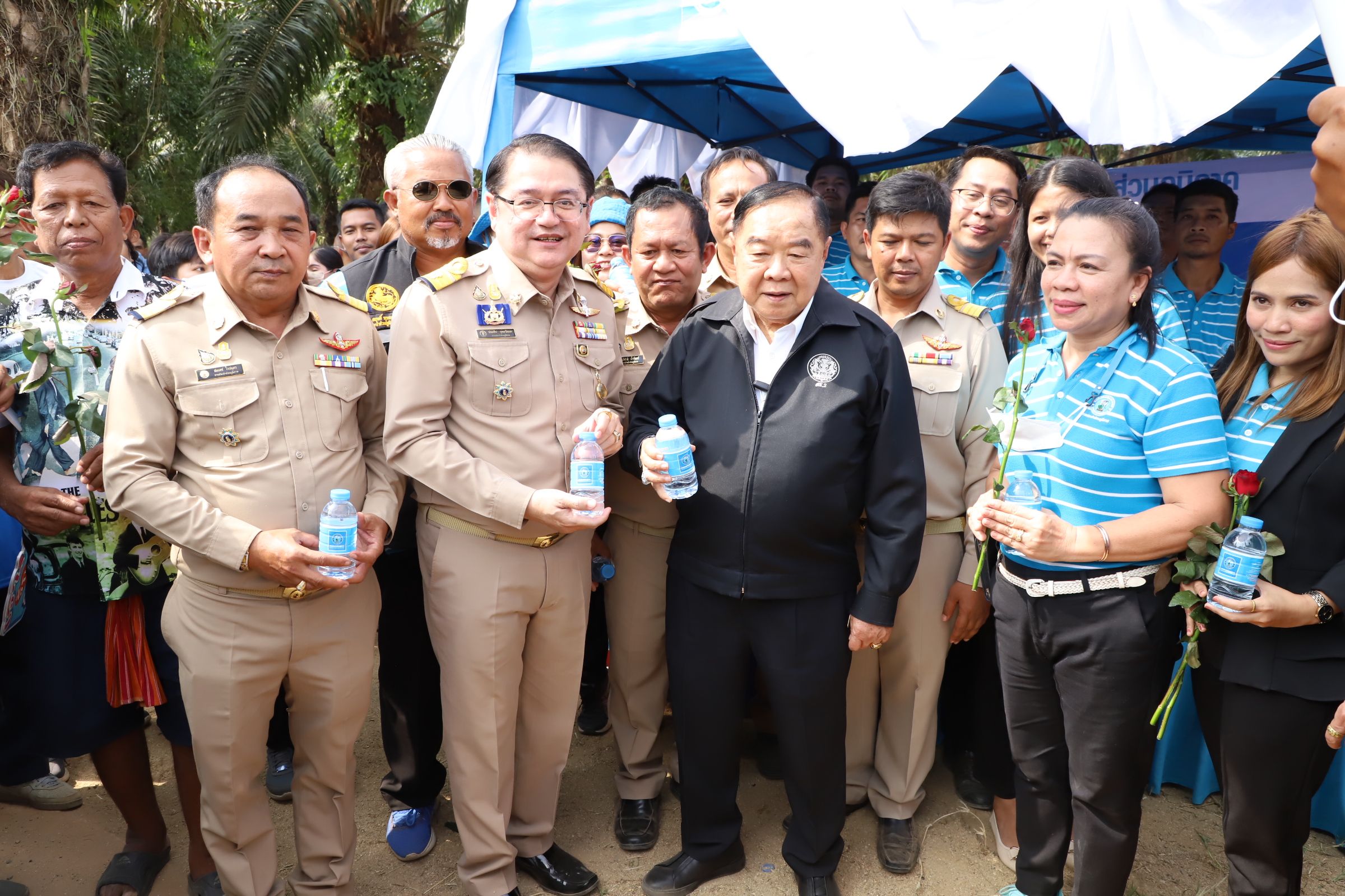 การประปาส่วนภูมิภาคสาขาชุมพร ร่วมต้อนรับ พล.อ.ประวิตร วงษ์สุวรรณ รองนายกรัฐมนตรี ติดตามการบริหารจัดการน้ำในพื้นที่อำเภอปะทิว จังหวัดชุมพร