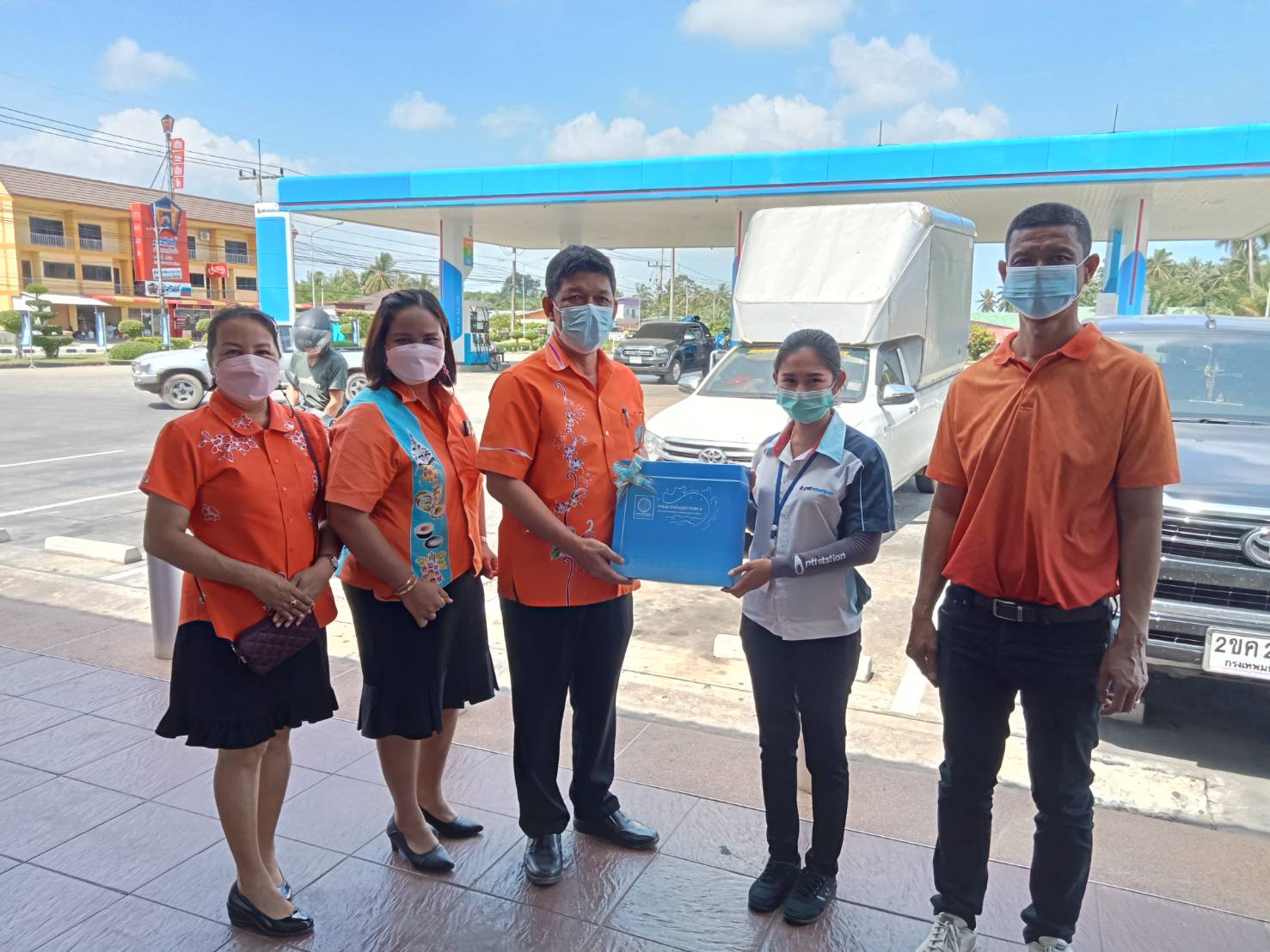 การประปาส่วนภูมิภาคสาขากาญจนดิษฐ์ ลงพื้นที่พบผู้ใช้น้ำรายใหญ่ ภายใต้กิจกรรมมุ่งมั่นเพื่อปวงชน เติมใจให้กันประจำปี 2565 ณ PTT Station ปตท.ดอนสัก สถานีบริการ NGV วิยะดาปิโตรเลียม (2000) อำเภอดอนสัก จังหวัดสุราษฎร์ธานี