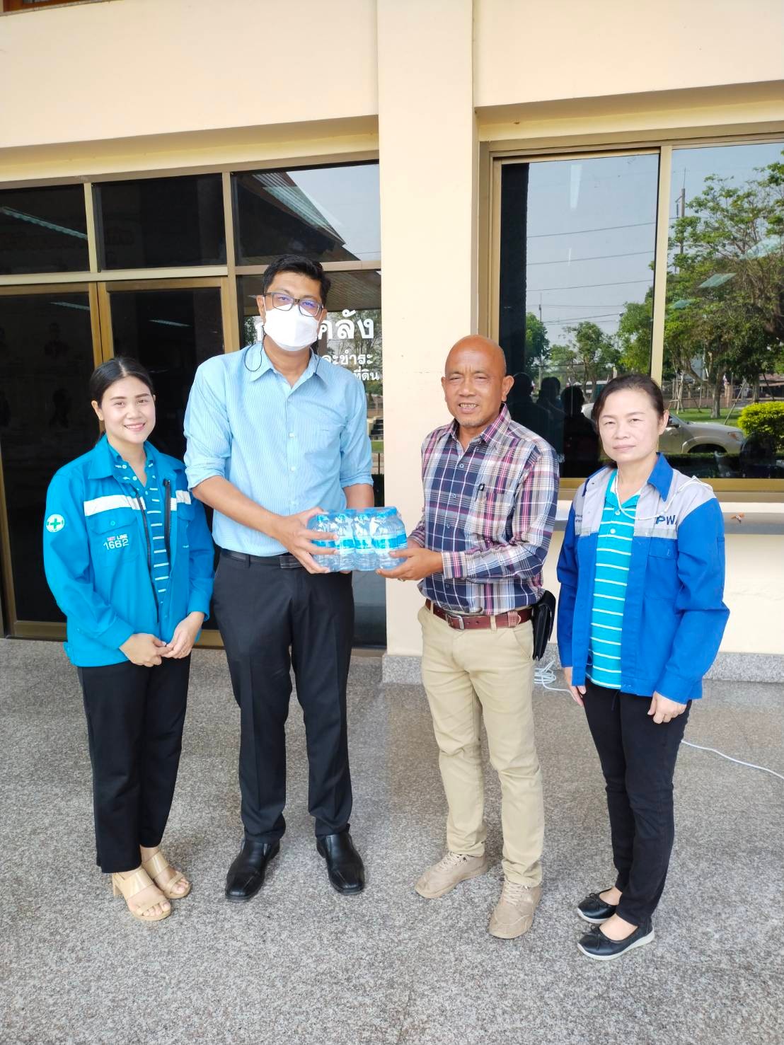 กปภ.สาขาราชบุรี ออกให้บริการรับชำระค่าน้ำประปานอกสถานที่ พร้อมแนะนำช่องทางบริการออนไลน์ของ กปภ.