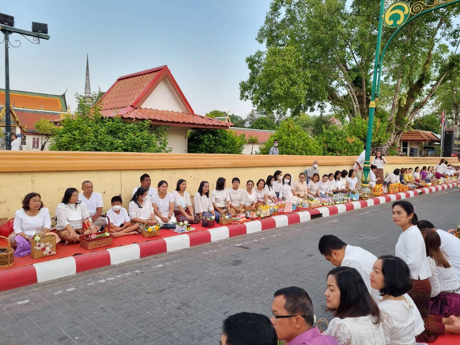 กปภ.สาขานครศรีธรรมราช ร่วมโครงการตักบาตรวันอาทิตย์