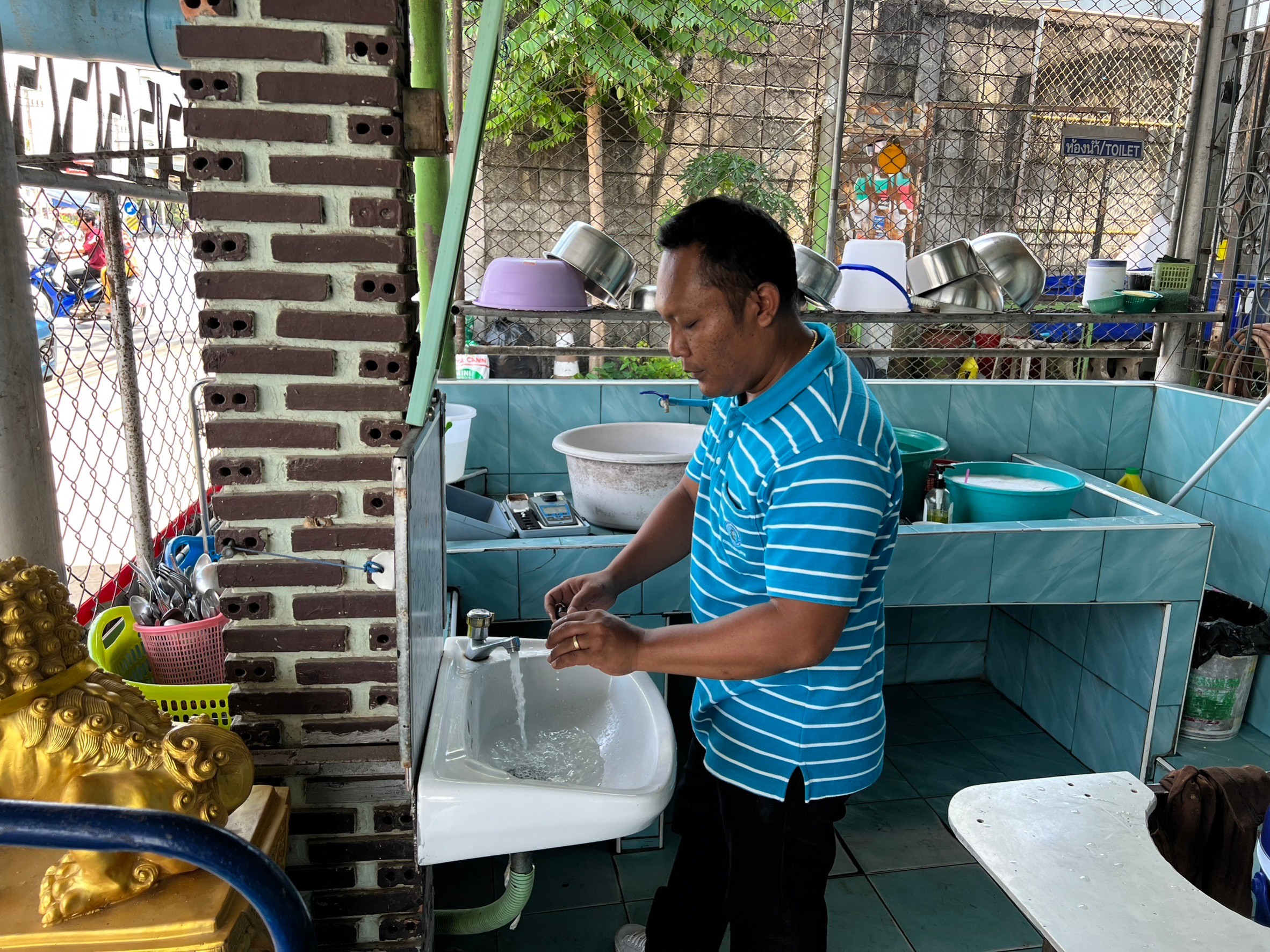 การประปาส่วนภูมิภาคสาขาคลองท่อมตรวจสอบคุณภาพน้ำ บริเวณพื้นที่ตำบลคลองท่อมใต้ อำเภอคลองท่อม จังหวัดกระบี่