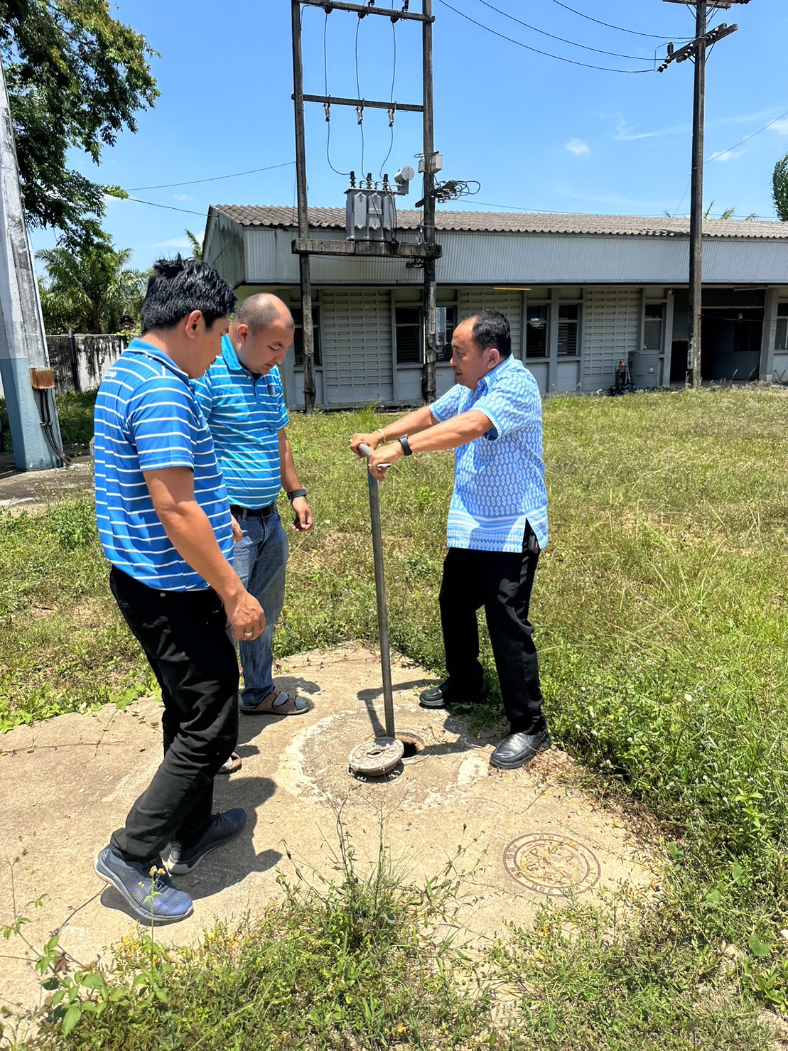การประปาส่วนภูมิภาคสาขาชุมพร ลงพื้นที่ตรวจสอบพร้อมวางแผนแก้ไขปัญหาน้ำไหลอ่อน ในพื้นที่จ่ายน้ำปฐมพร อ.เมือง จ.ชุมพร